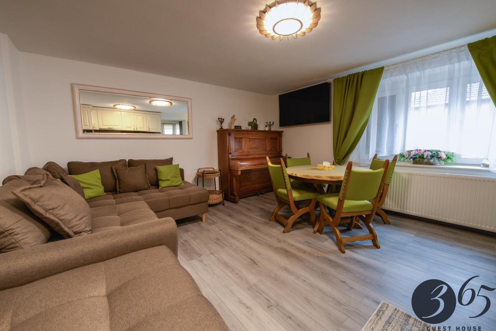 365 Guest House Vajdahunyad Kültér fotó
